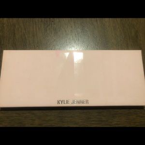 Valentine palette by Kylie